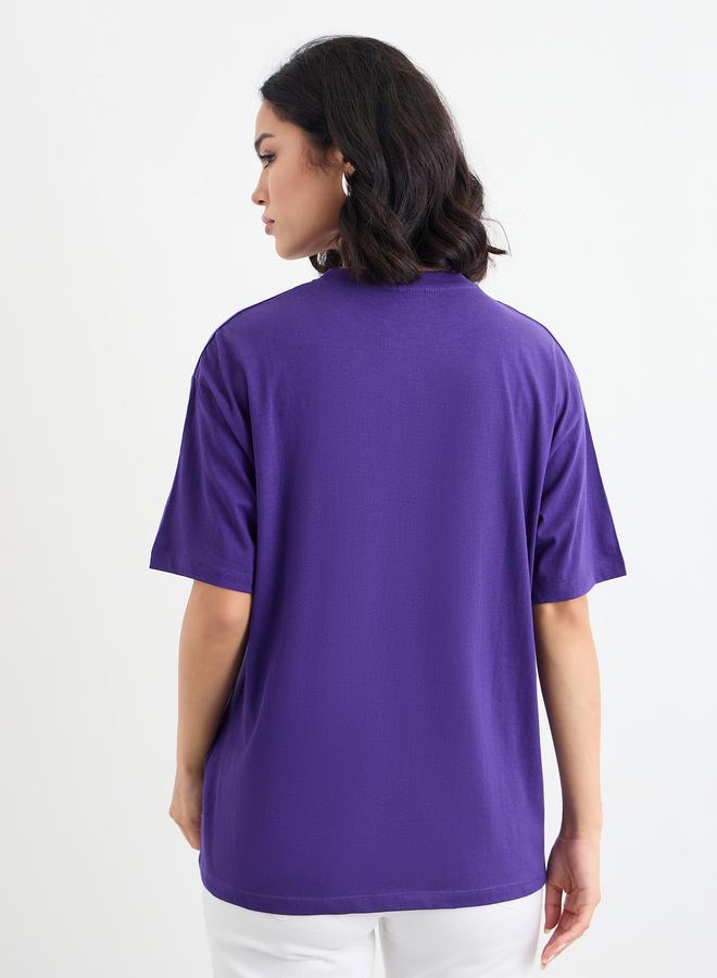 ستايلي تيشيرت فضفاض بأكمام قصيرة مطرز بشعار - Image 4